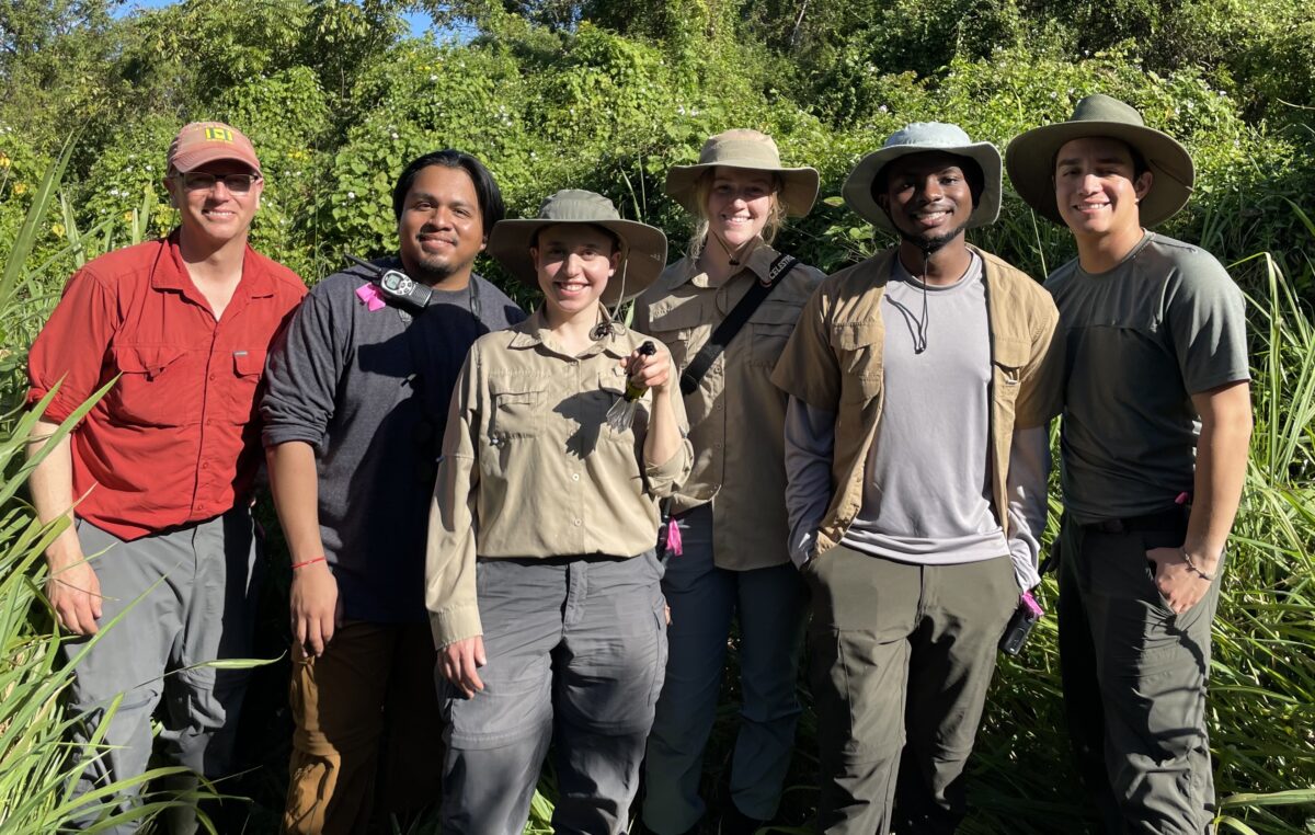 2023 Puerto Rican Oriole Field Crew: L>R Kevin, Eriberto, Michelle, Ellie, D’Juan, Michael